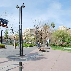 Casita Amarilla Hotel del amor Barcelona